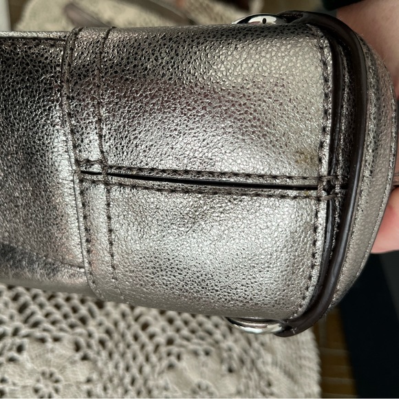 EUC Micheal Kors silver metallic purse - Picture 7 of 11